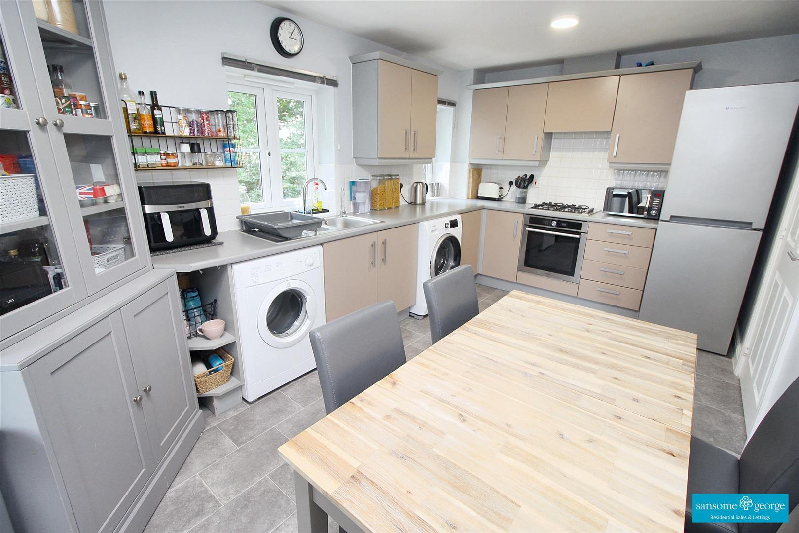 3 bed property in Horsecroft Way, Reading